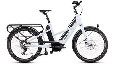On voit un vélo cargo le Cube Longtail Hybrid blanc.