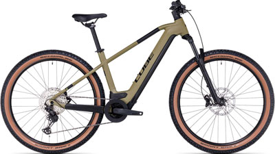On voit un VTT Cube Reaction Hybrid de couleur marron.