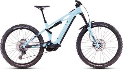On peut voir un vélo électrique Cube Stereo Hybrid ONE77 HPC Race bleu clair.