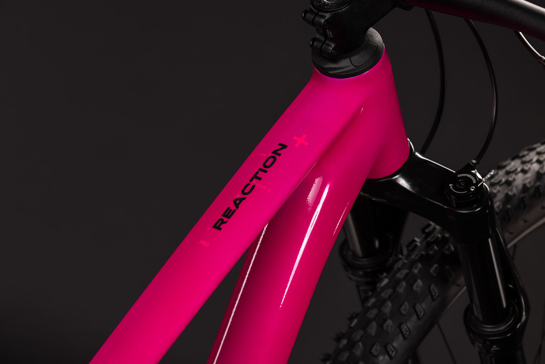 1141220-Cube-Reaction-Pro-fuchsia-n-black-2027-01