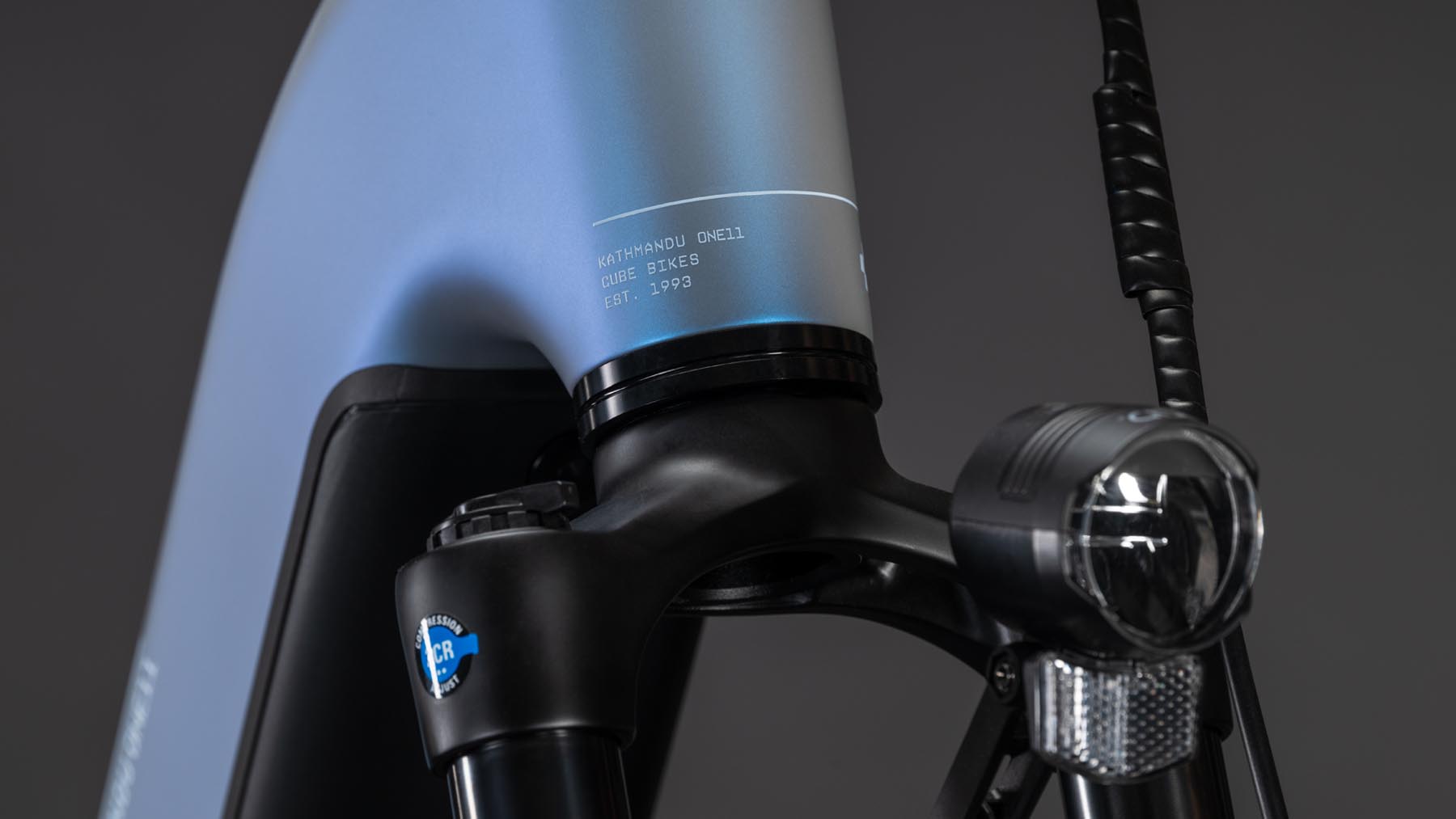 1113512E-Cube-Kathmandu-Hybrid-ONE11-HPC-Pro-800-hazeblue-n-blue-2026-EBike-Trekkingrad-Tiefeinsteiger-06
