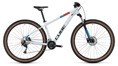 Vélo tout terrain Cube Aim SLX en blanc avec détails rouges et turquoise.