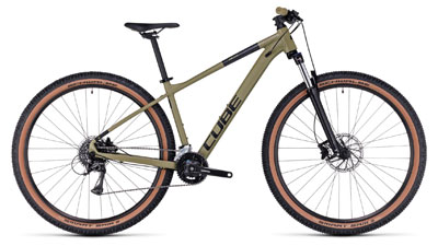 Vélo tout terrain Cube Aim Race en vert olive brillant.