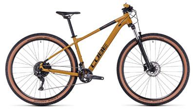 Vélo tout terrain Cube Aim EXC couleur moutarde.