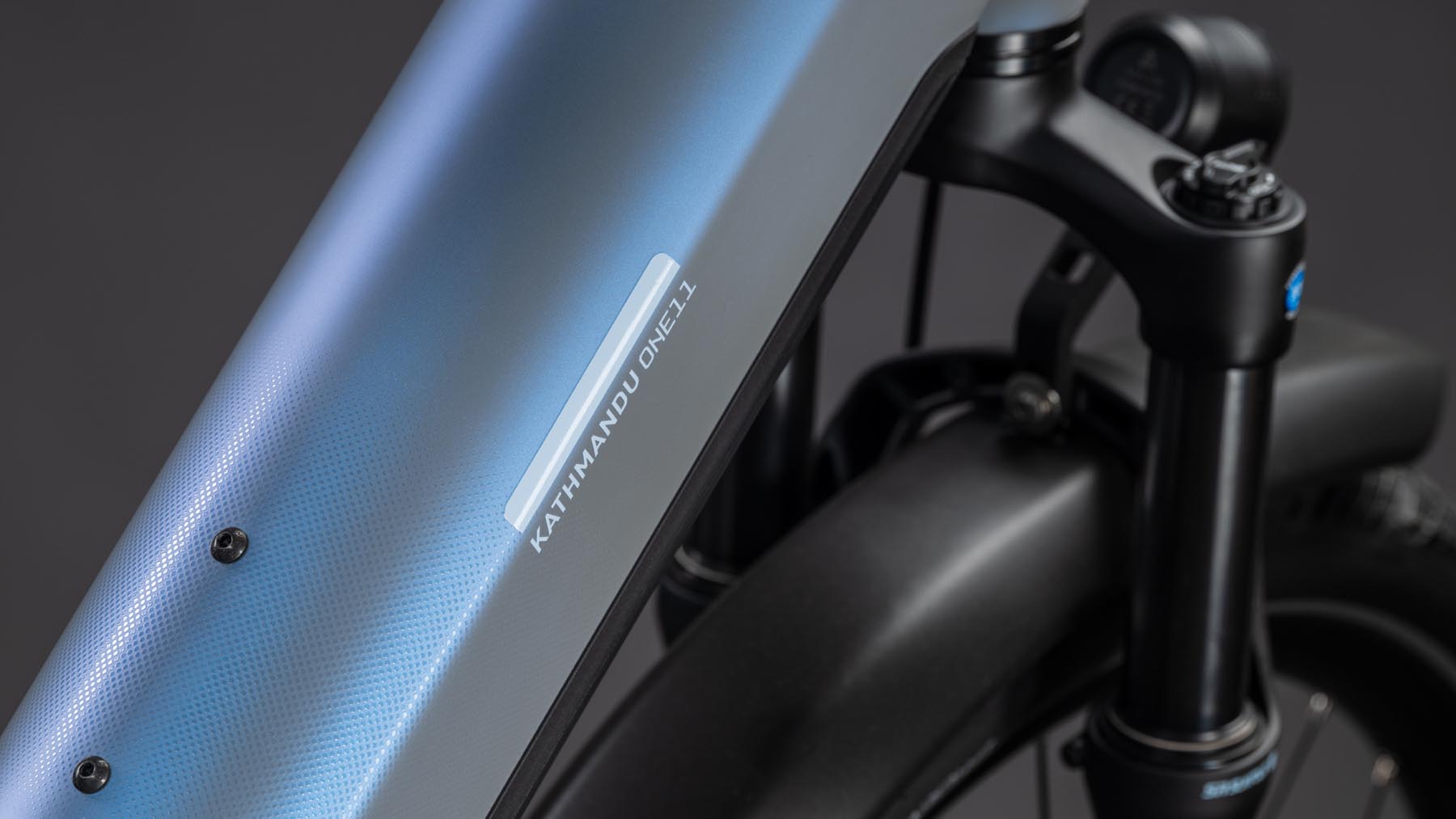 1113512E-Cube-Kathmandu-Hybrid-ONE11-HPC-Pro-800-hazeblue-n-blue-2026-EBike-Trekkingrad-Tiefeinsteiger-02