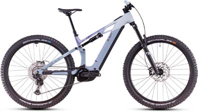 On voit un vélo électrique Cube Stereo Hybrid ONE44 EXC gris avec des détails bleus.